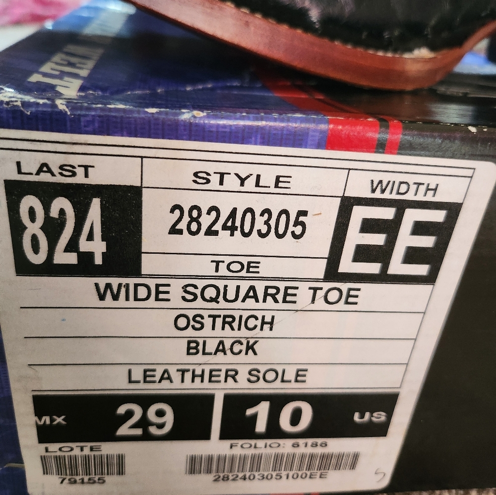 Brand new boots - Picture 6 of 6